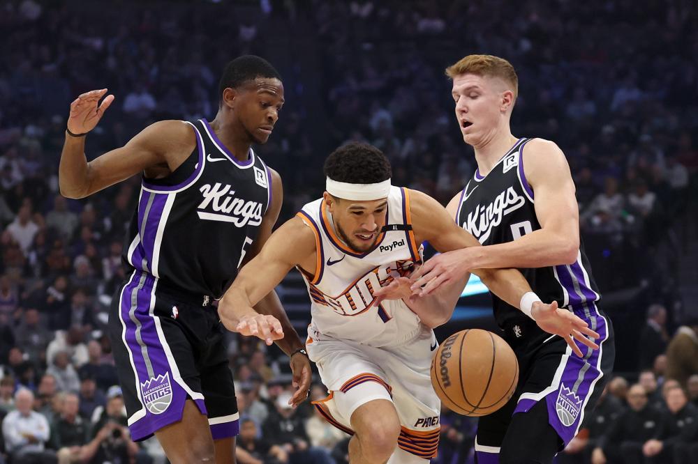 她展现了独 她展现了独